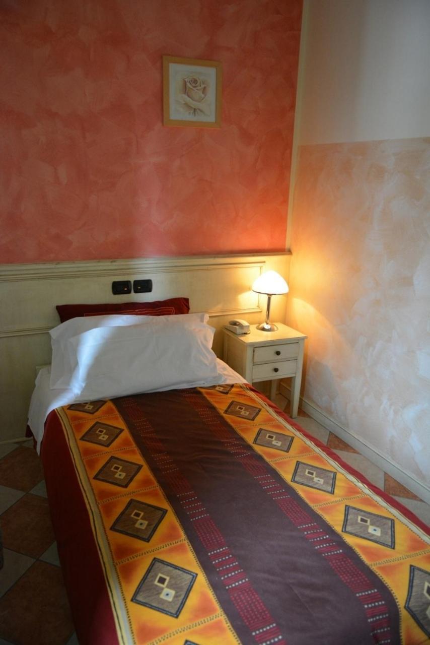Hotel Due Colonne Сан Бонифацио Номер фото