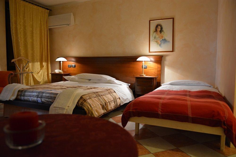 Hotel Due Colonne Сан Бонифацио Экстерьер фото